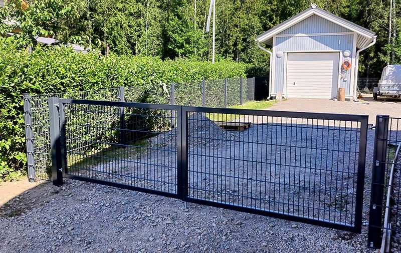 Millaisia ominaisuuksia pihaporttiin on saatavilla?