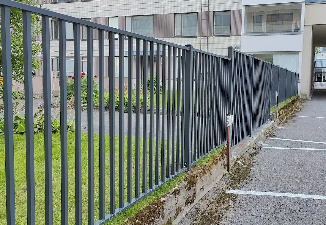 Mitkä tekijät piha-aidan hintaan vaikuttavat?